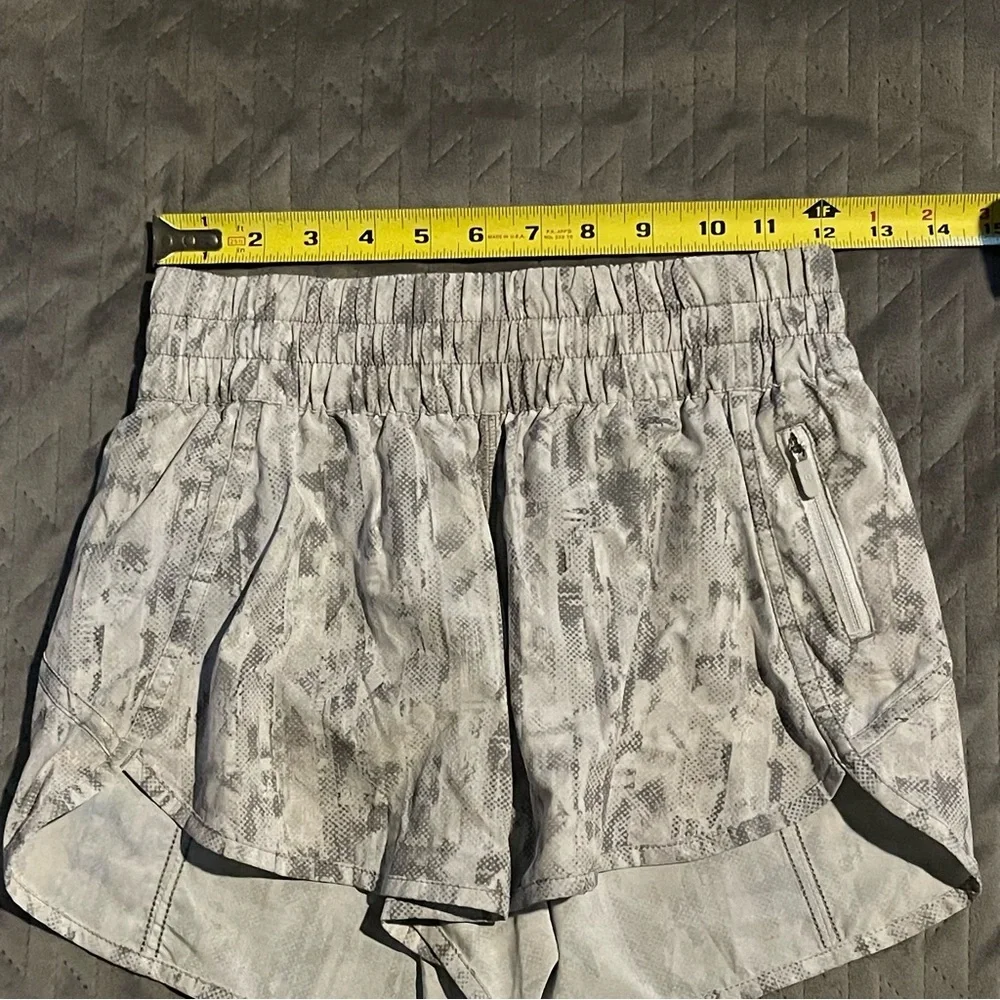 Lululemon lined running shorts womens size‎ 4 EUC